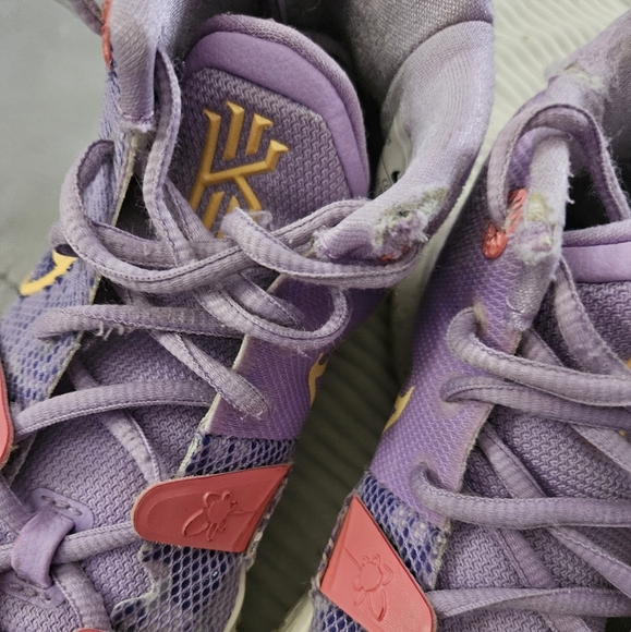 Nike Kyrie 7 Daughters Purple and Pink Basketball Shoes Size 7 - Picture 6 of 16